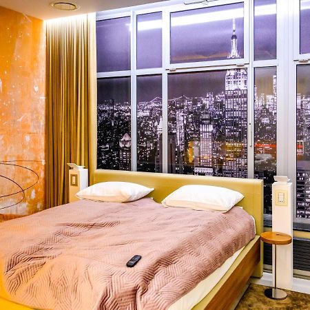 Pietryna Apartments Luxury - Sauna , Jacuzzi , Bezposrednio Przy Ul Piotrkowskiej Lodź Bagian luar foto