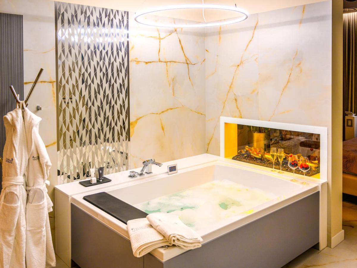 Pietryna Apartments Luxury - Sauna , Jacuzzi , Bezposrednio Przy Ul Piotrkowskiej Lodź Bagian luar foto