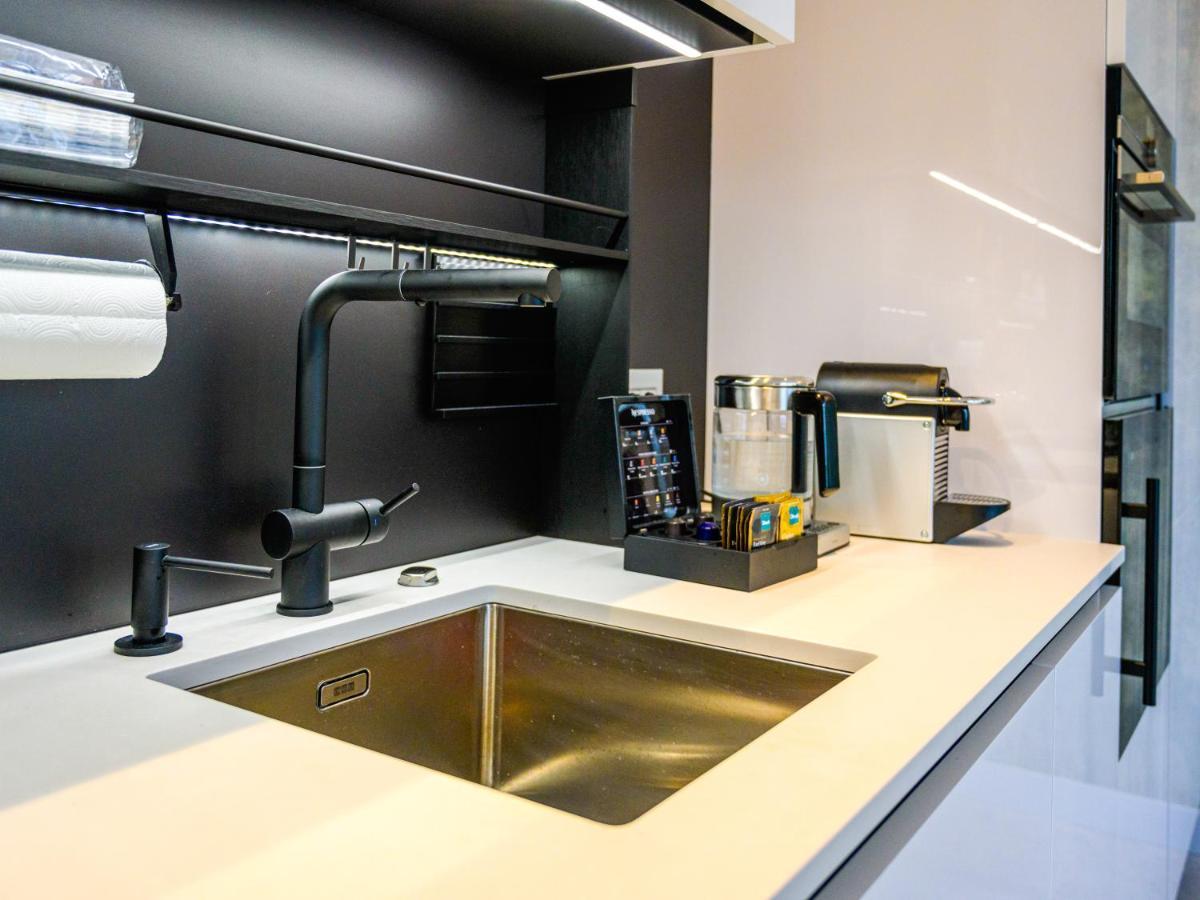 Pietryna Apartments Luxury - Sauna , Jacuzzi , Bezposrednio Przy Ul Piotrkowskiej Lodź Bagian luar foto