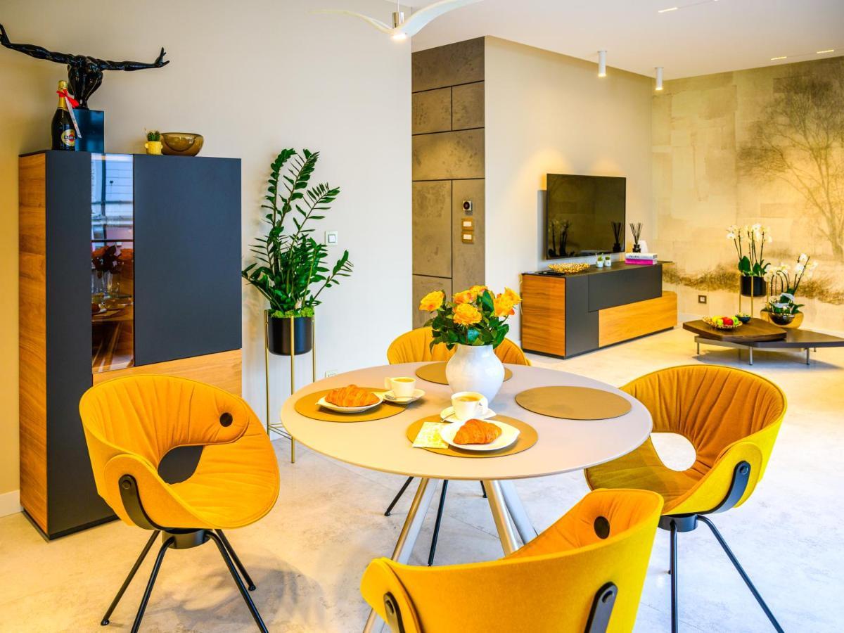 Pietryna Apartments Luxury - Sauna , Jacuzzi , Bezposrednio Przy Ul Piotrkowskiej Lodź Bagian luar foto