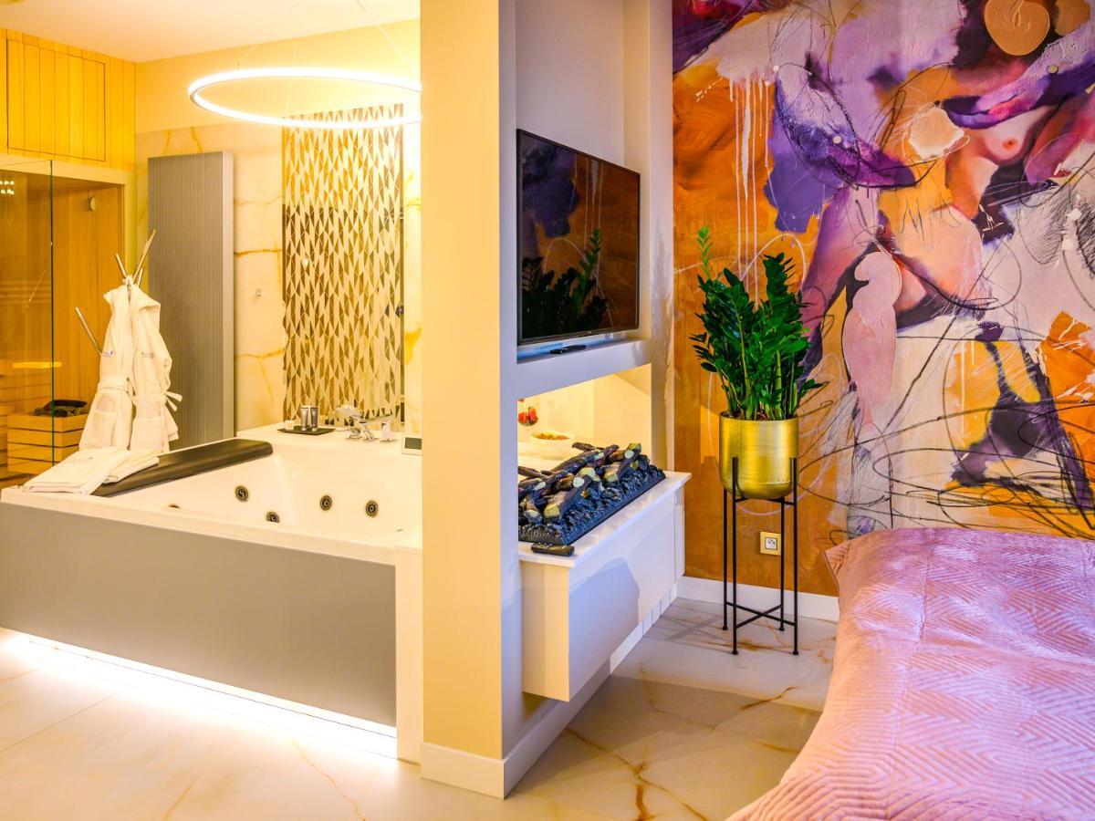 Pietryna Apartments Luxury - Sauna , Jacuzzi , Bezposrednio Przy Ul Piotrkowskiej Lodź Bagian luar foto